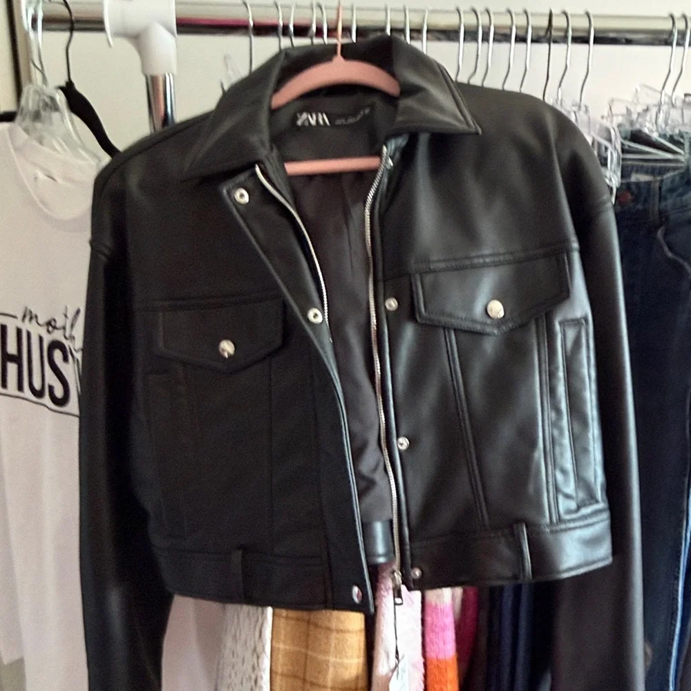 NWT ZARA Black Faux Leather Crop Jacket SZ Large - Picture 1 of 7